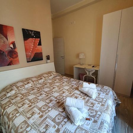 סלרנו 4Rooms Guest House Free Wi-Fi מראה חיצוני תמונה