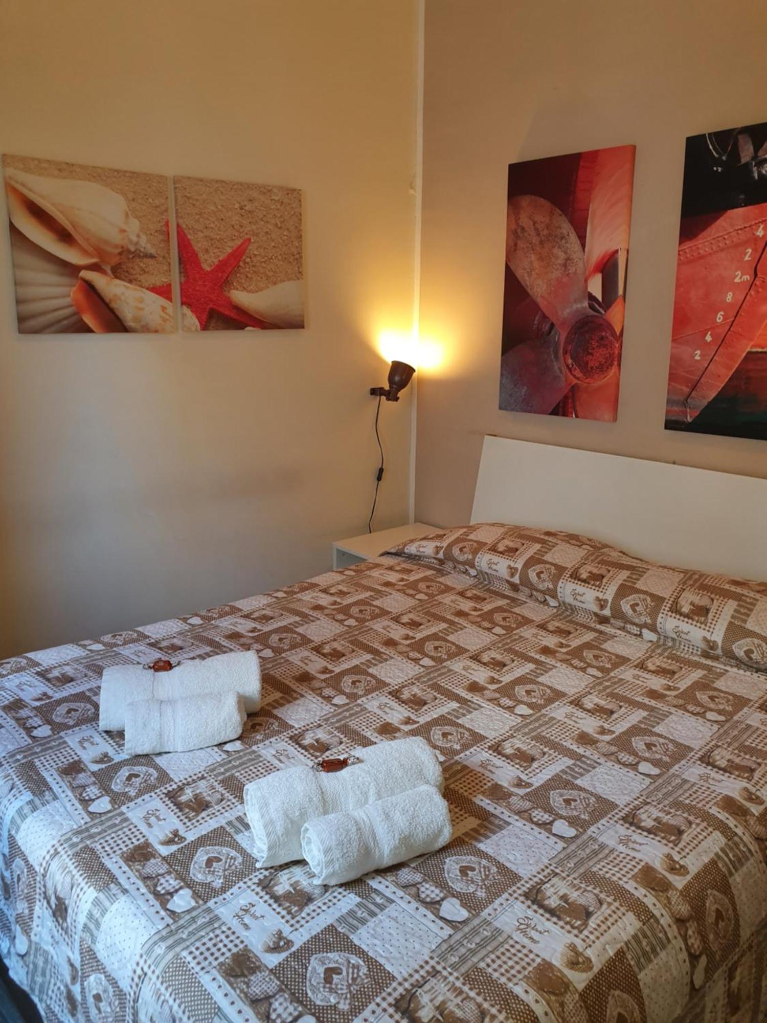 סלרנו 4Rooms Guest House Free Wi-Fi מראה חיצוני תמונה