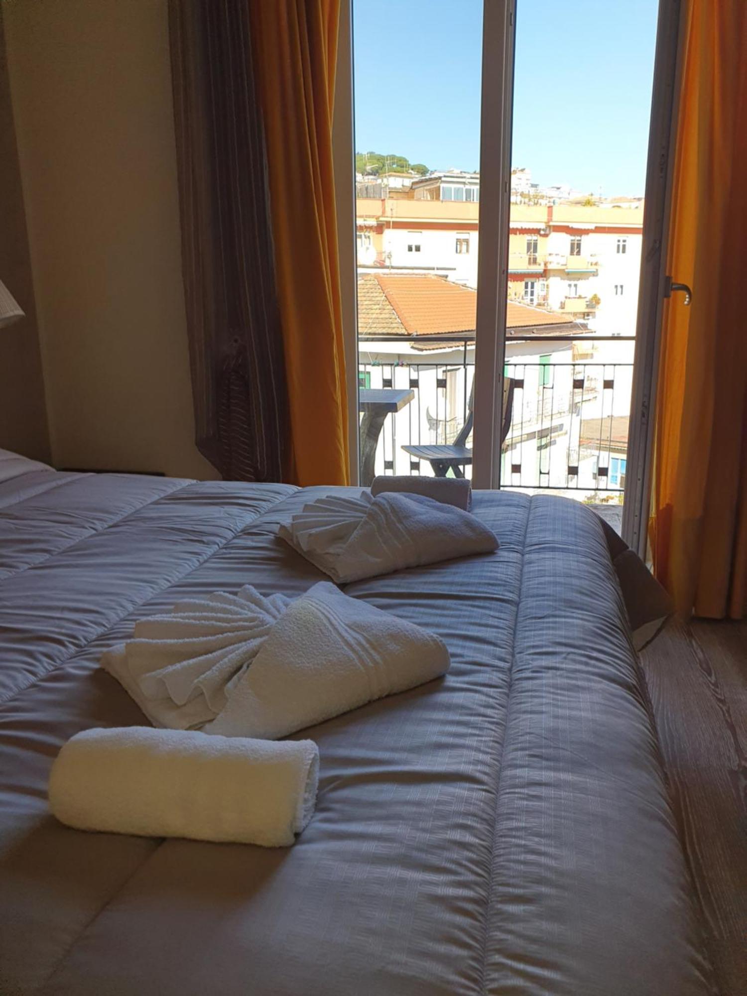 סלרנו 4Rooms Guest House Free Wi-Fi מראה חיצוני תמונה