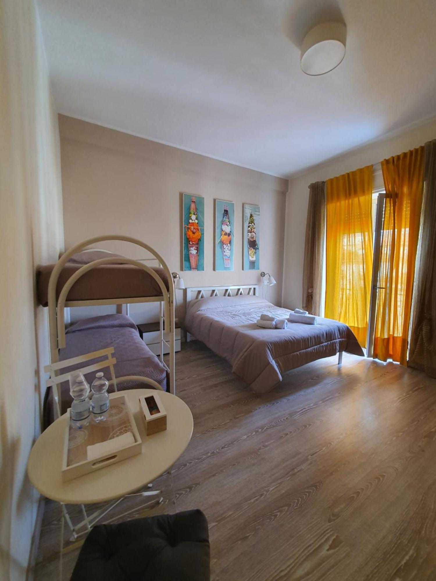סלרנו 4Rooms Guest House Free Wi-Fi מראה חיצוני תמונה